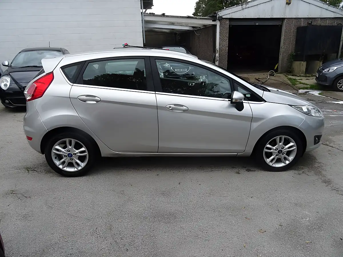 Used 2015 Ford Fiesta Zetec Silver - Interior and Exterior details 9