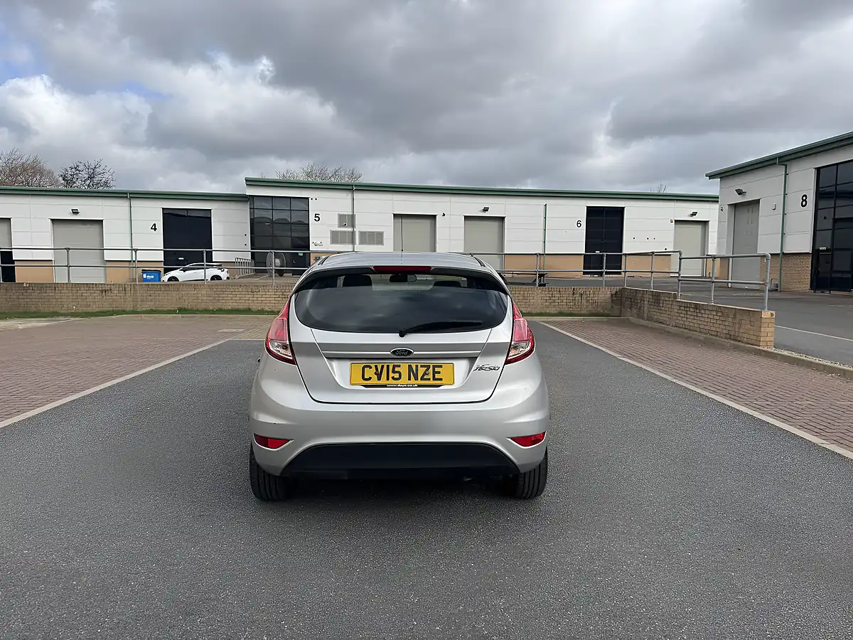 Used 2015 Ford Fiesta Zetec Silver - Interior and Exterior details 10