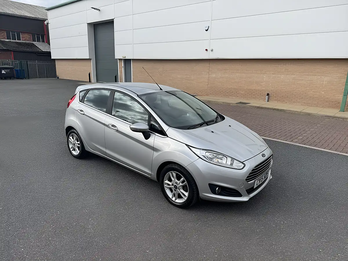 Used 2015 Ford Fiesta Zetec Silver - Interior and Exterior details 12