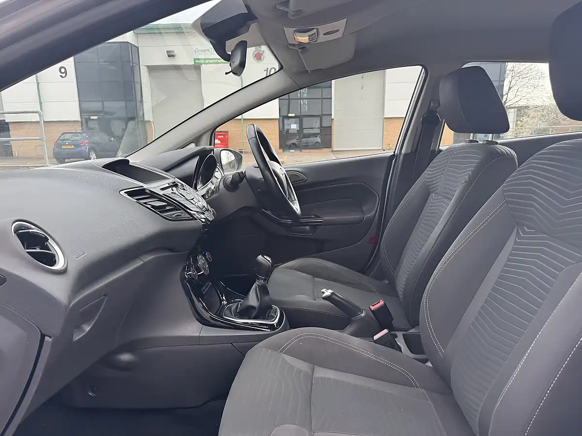 Used 2015 Ford Fiesta Zetec Silver - Interior and Exterior details 16