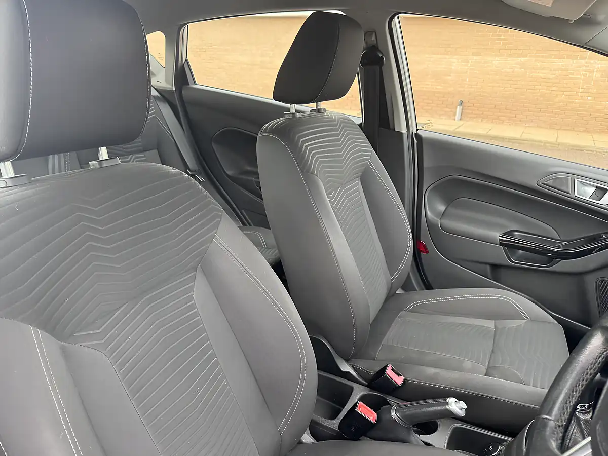 Used 2015 Ford Fiesta Zetec Silver - Interior and Exterior details 17