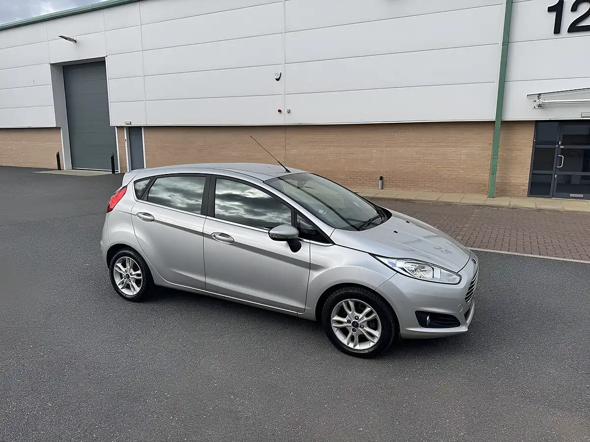 Used 2015 Ford Fiesta Zetec Silver - Interior and Exterior details 4