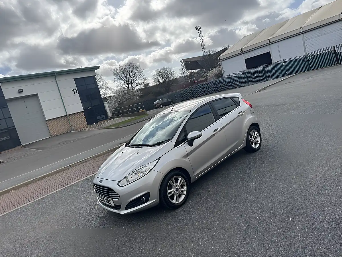 Used 2015 Ford Fiesta Zetec Silver - Interior and Exterior details 7