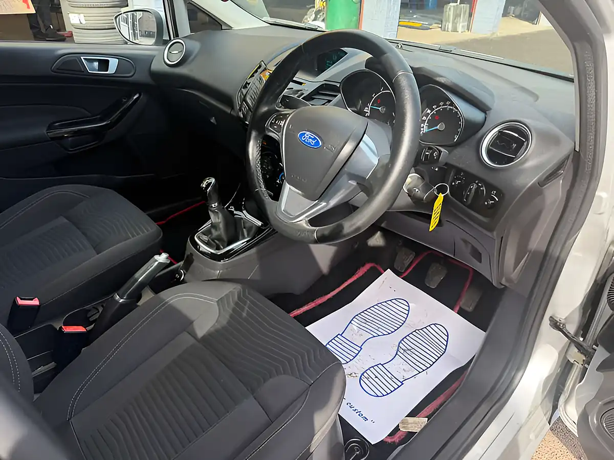 Used 2015 Ford Fiesta Zetec Silver - Interior and Exterior details 15