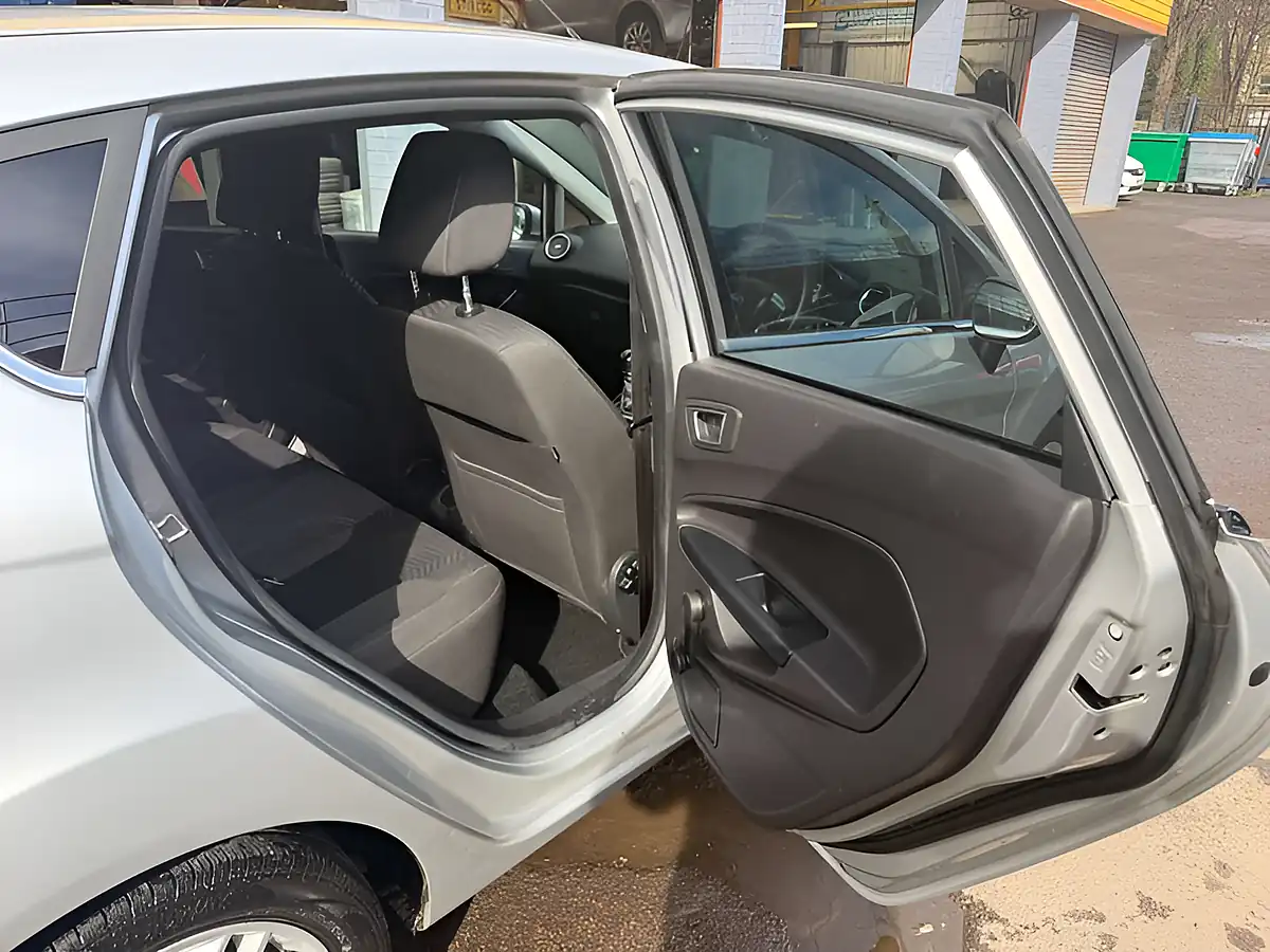 Used 2015 Ford Fiesta Zetec Silver - Interior and Exterior details 17