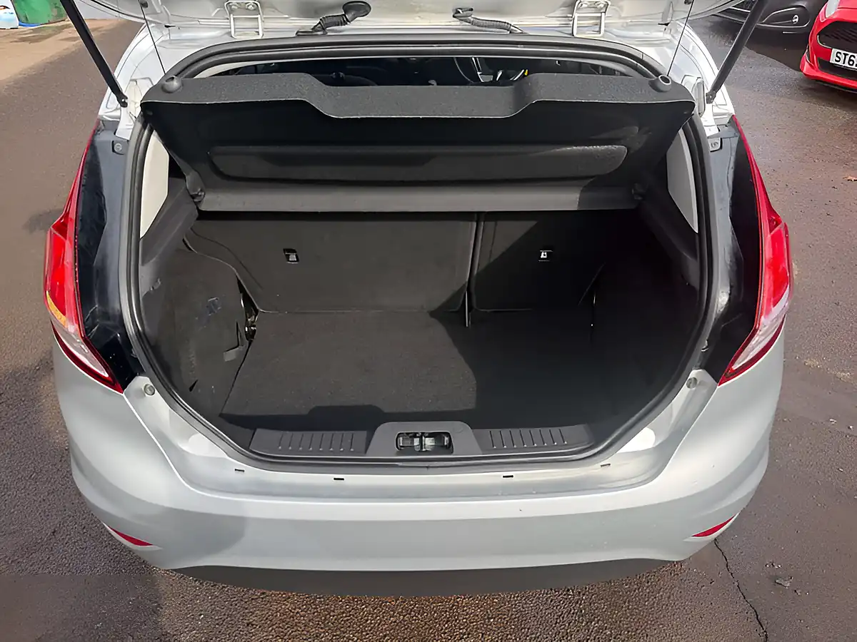 Used 2015 Ford Fiesta Zetec Silver - Interior and Exterior details 20