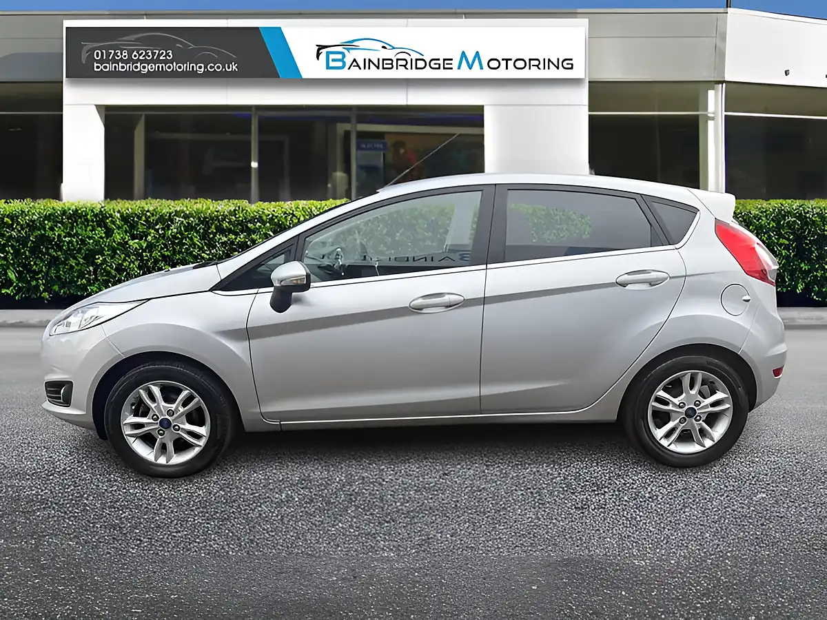 Used 2015 Ford Fiesta Zetec Silver - Interior and Exterior details 6