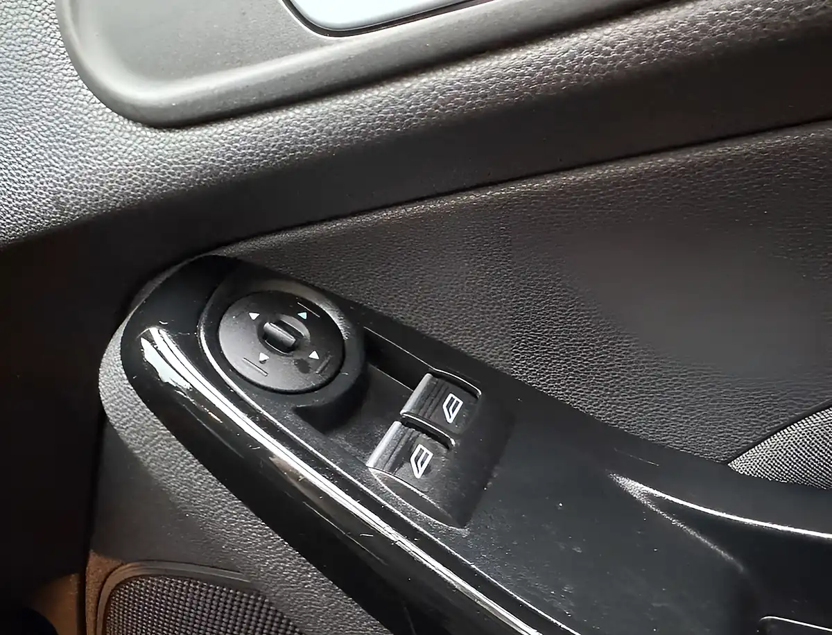 Used 2015 Ford Fiesta Zetec T Blue - Interior and Exterior details 17