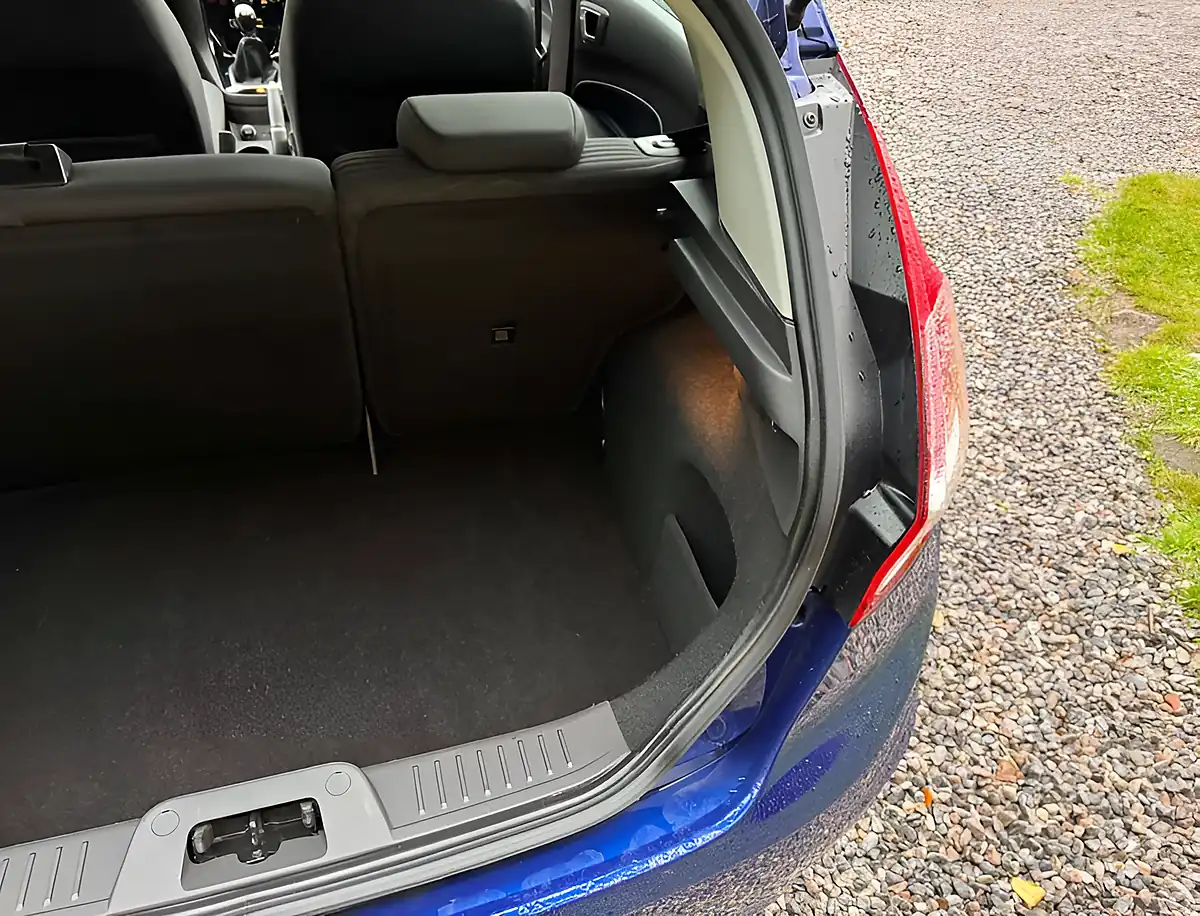 Used 2015 Ford Fiesta Zetec T Blue - Interior and Exterior details 19