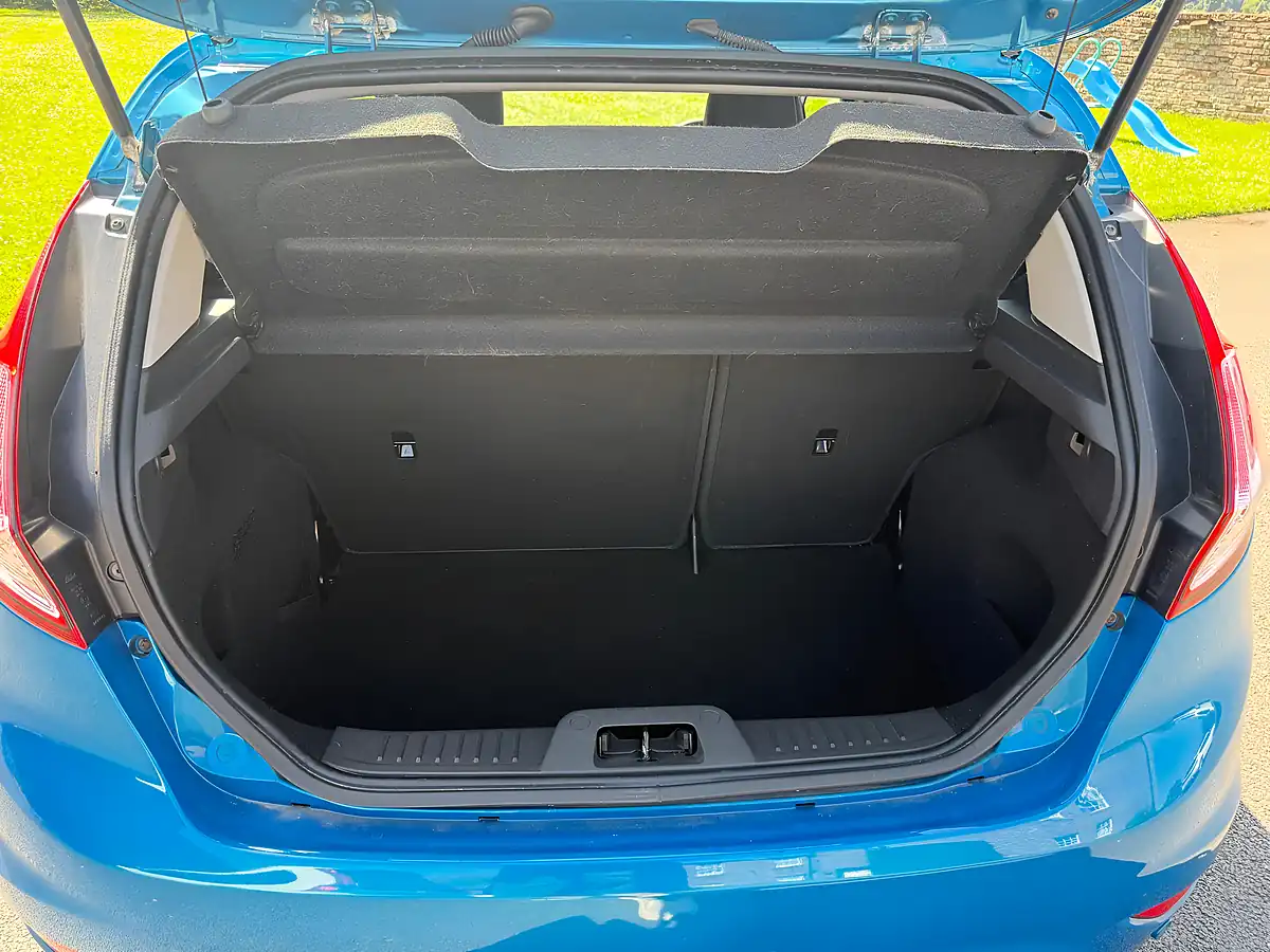 Used 2015 Ford Fiesta Zetec Turquoise - Interior and Exterior details 15