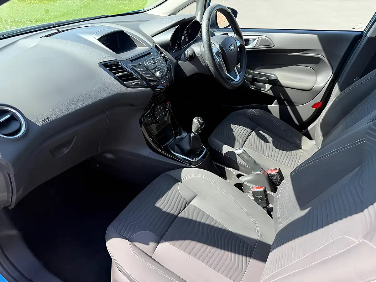 Used 2015 Ford Fiesta Zetec Turquoise - Interior and Exterior details 16