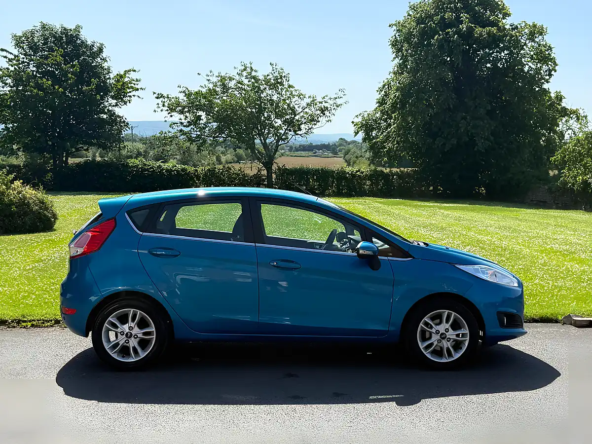 Used 2015 Ford Fiesta Zetec Turquoise - Interior and Exterior details 4