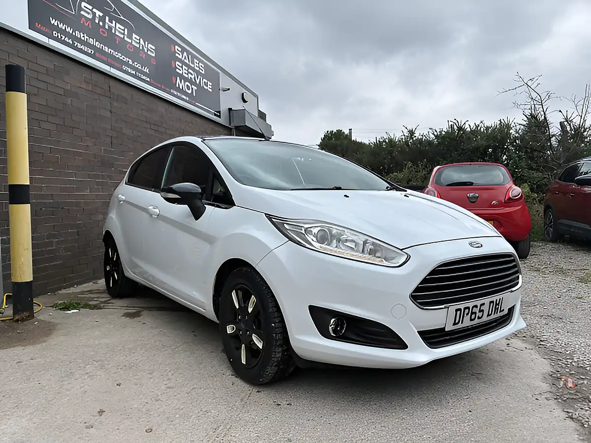 Used 2015 Ford Fiesta Zetec White Edition Autumn White - Interior and Exterior details 4