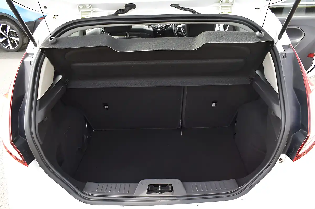 Used 2015 Ford Fiesta Zetec White - Interior and Exterior details 12