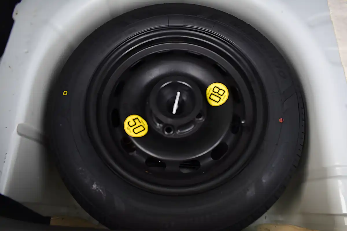 Used 2015 Ford Fiesta Zetec White - Interior and Exterior details 13