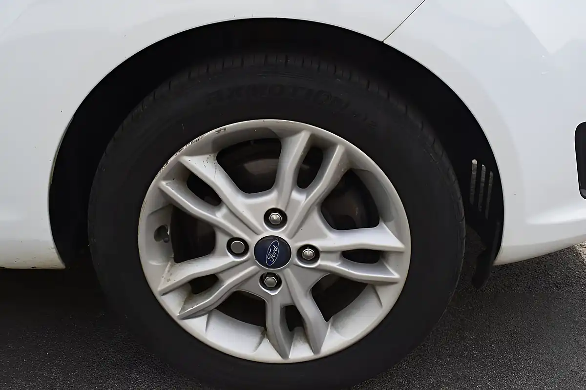 Used 2015 Ford Fiesta Zetec White - Interior and Exterior details 4