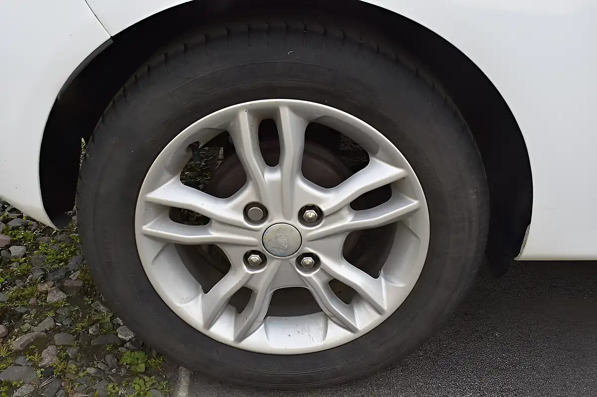 Used 2015 Ford Fiesta Zetec White - Interior and Exterior details 5