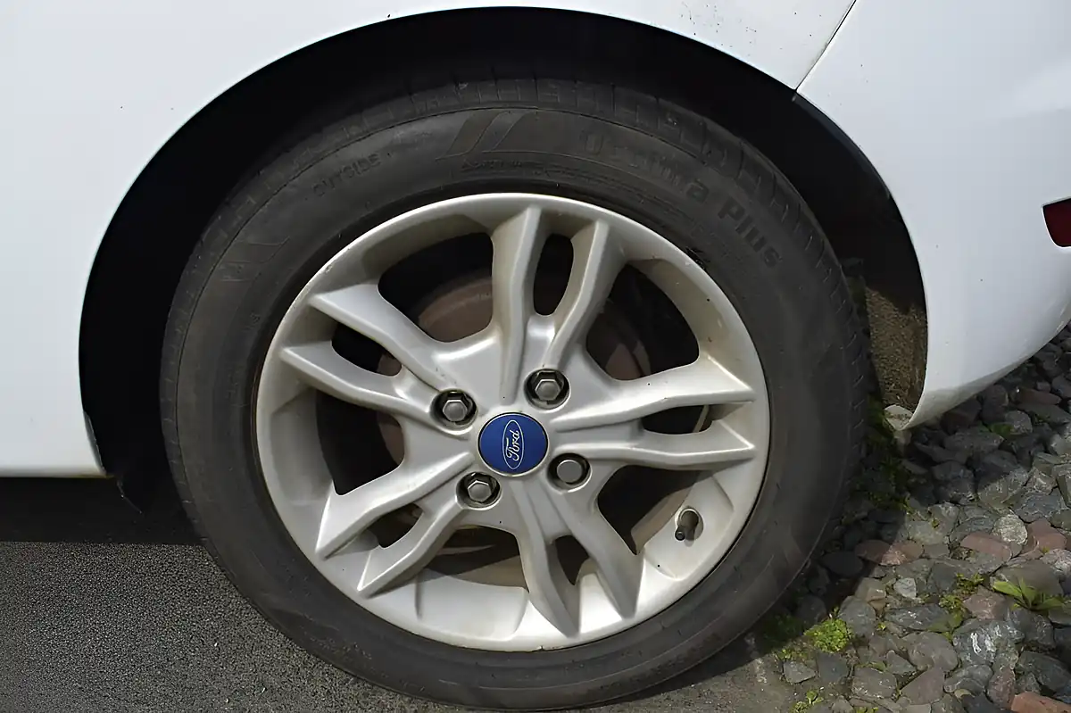 Used 2015 Ford Fiesta Zetec White - Interior and Exterior details 6