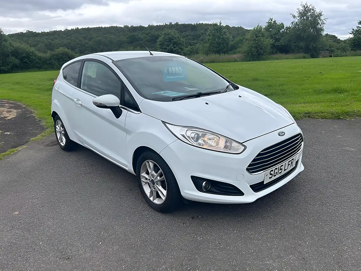 Used 2015 Ford Fiesta Zetec White - Front View