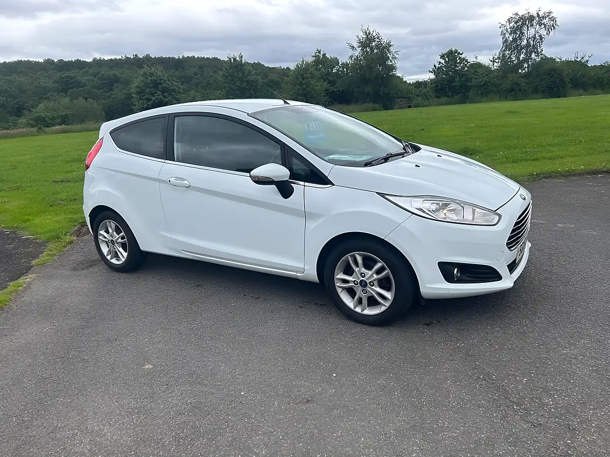 Used 2015 Ford Fiesta Zetec White - Interior and Exterior details 5