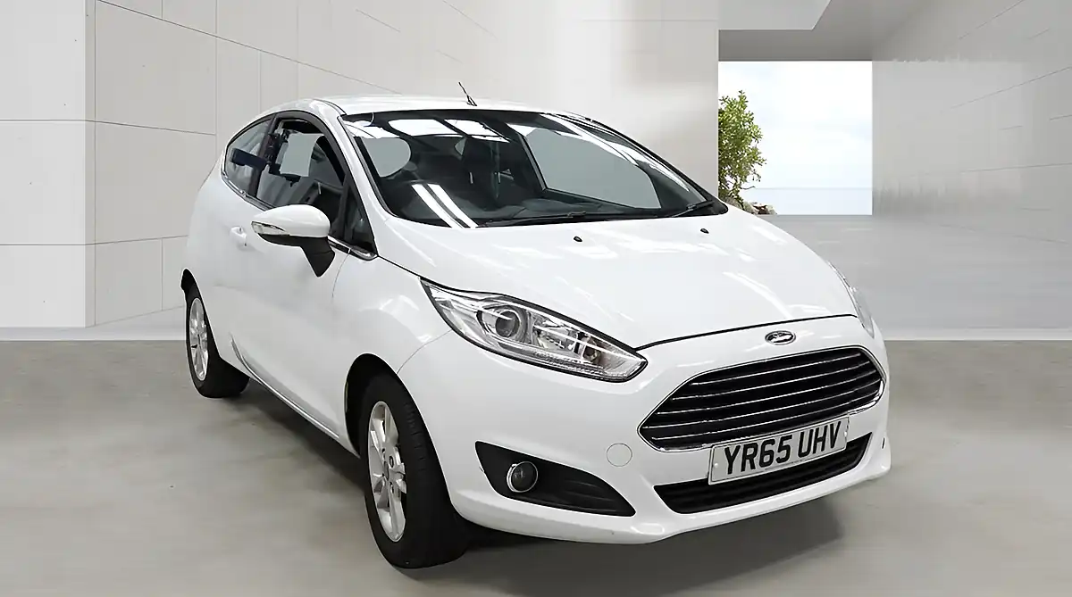Used 2015 Ford Fiesta Zetec White - Front View