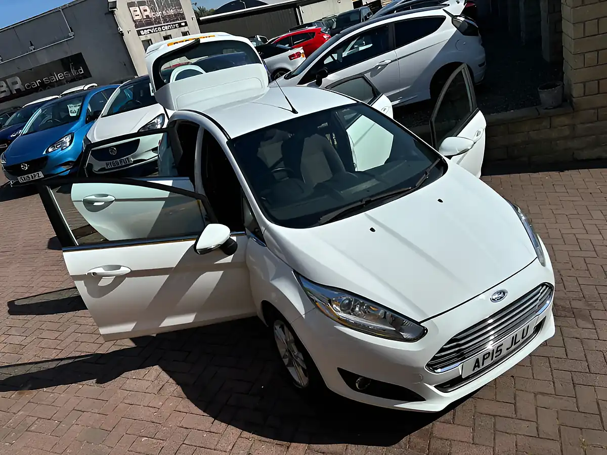 Used 2015 Ford Fiesta Zetec White - Interior and Exterior details 18