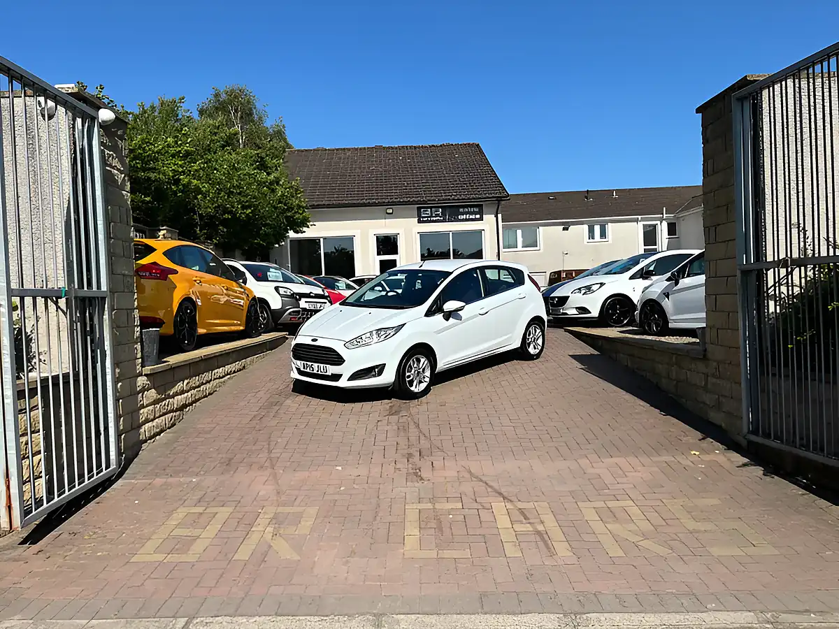 Used 2015 Ford Fiesta Zetec White - Interior and Exterior details 3
