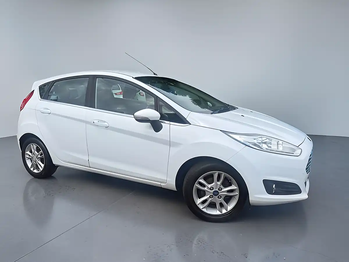 Used 2015 Ford Fiesta Zetec White - Front View