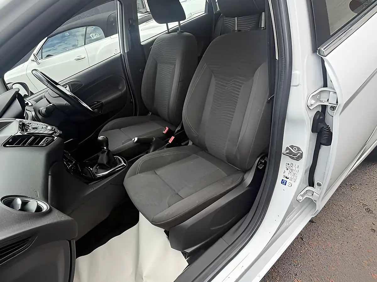 Used 2015 Ford Fiesta Zetec White - Interior and Exterior details 10