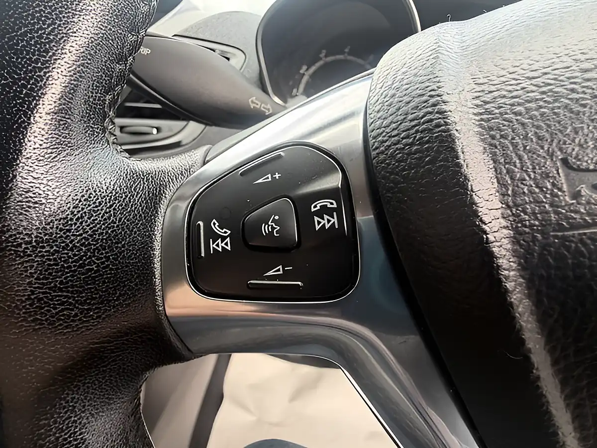 Used 2015 Ford Fiesta Zetec White - Interior and Exterior details 20