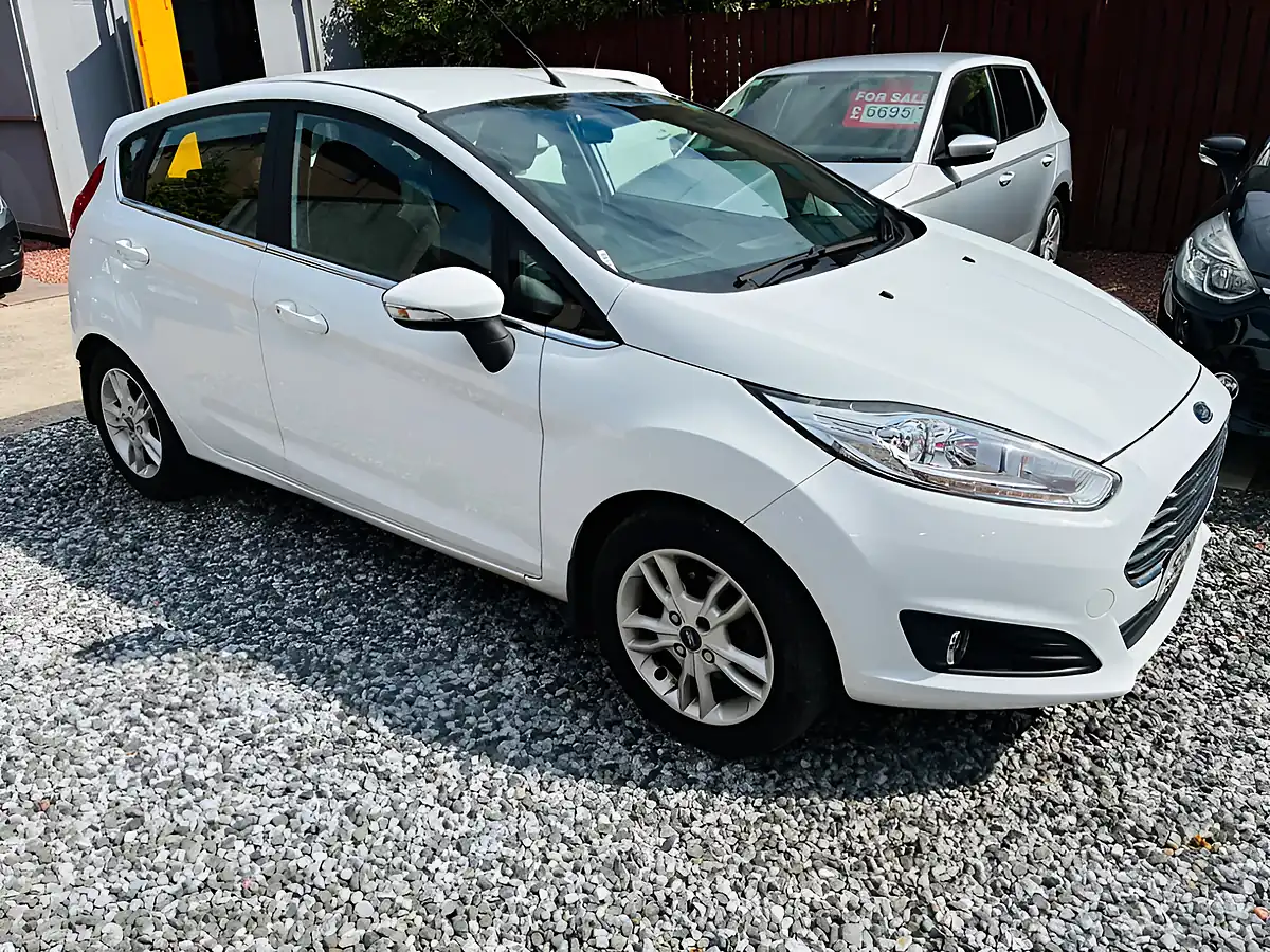 Used 2015 Ford Fiesta Zetec White - Front View