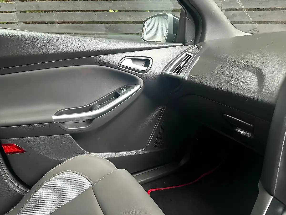 Used 2015 Ford Focus ST-1 Black - Interior and Exterior details 19