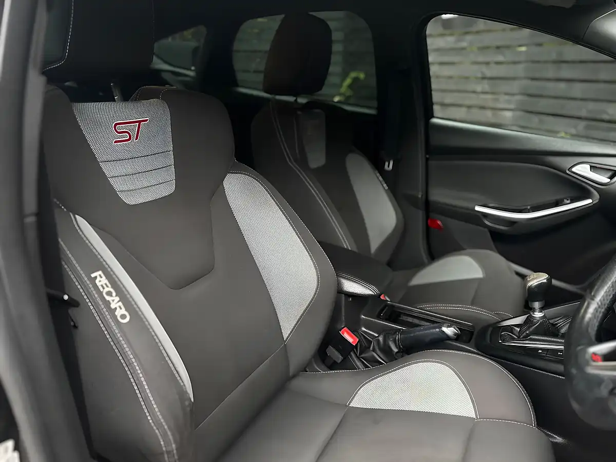 Used 2015 Ford Focus ST-1 Black - Interior and Exterior details 6