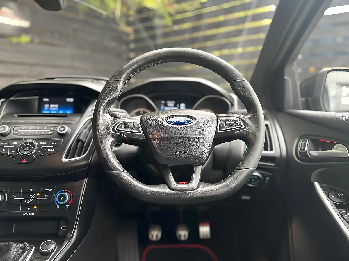 Used 2015 Ford Focus ST-1 Black - Interior and Exterior details 8
