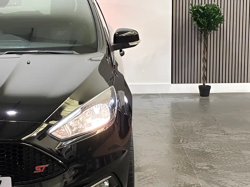 Used 2015 Ford Focus ST-2 Black - Interior and Exterior details 17
