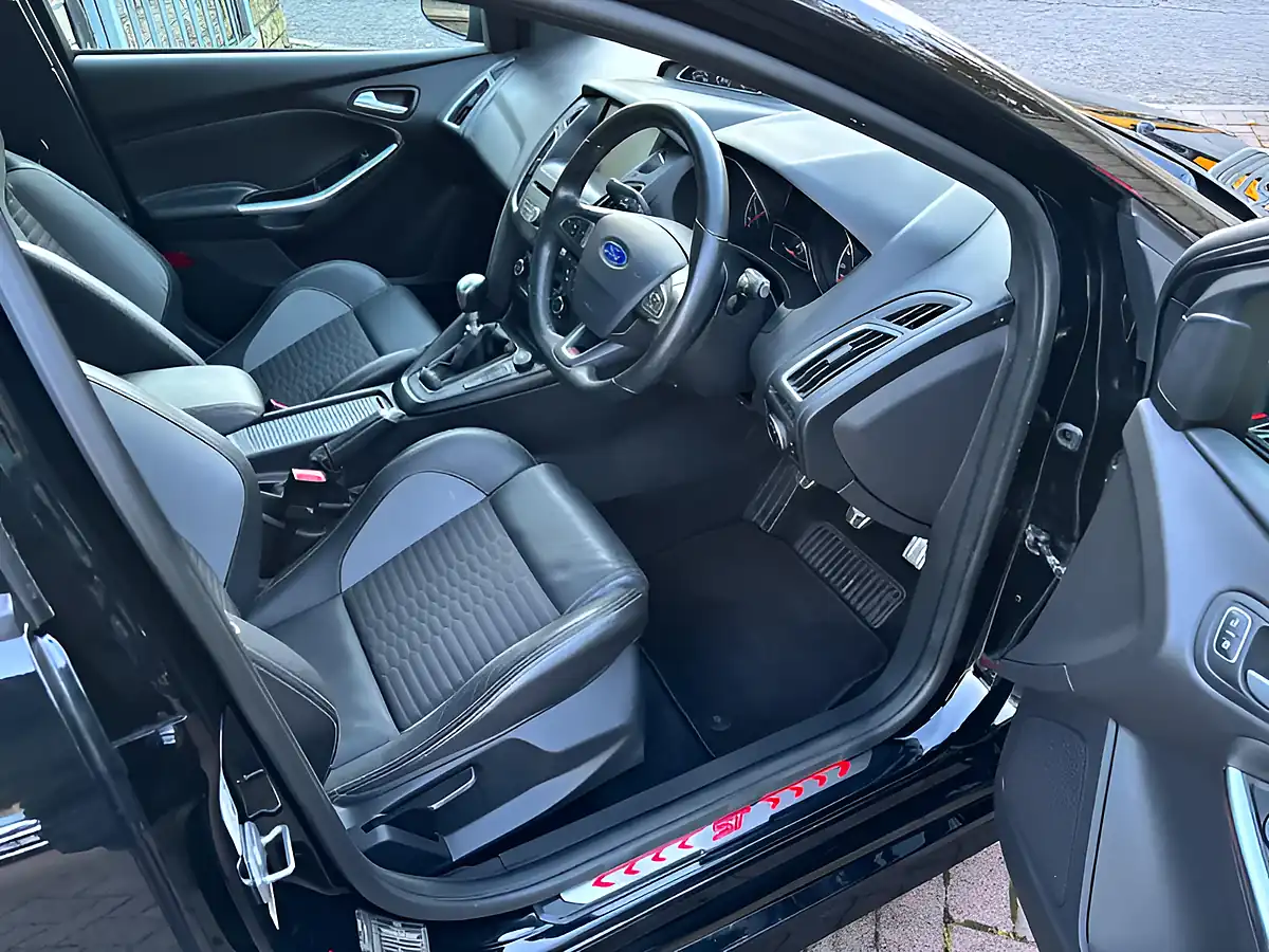 Used 2015 Ford Focus ST-2 Black - Interior and Exterior details 11