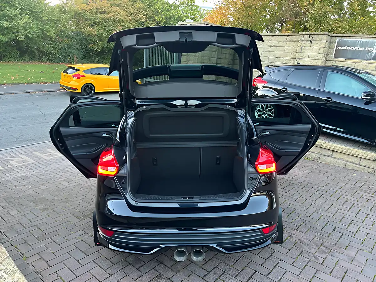 Used 2015 Ford Focus ST-2 Black - Interior and Exterior details 19