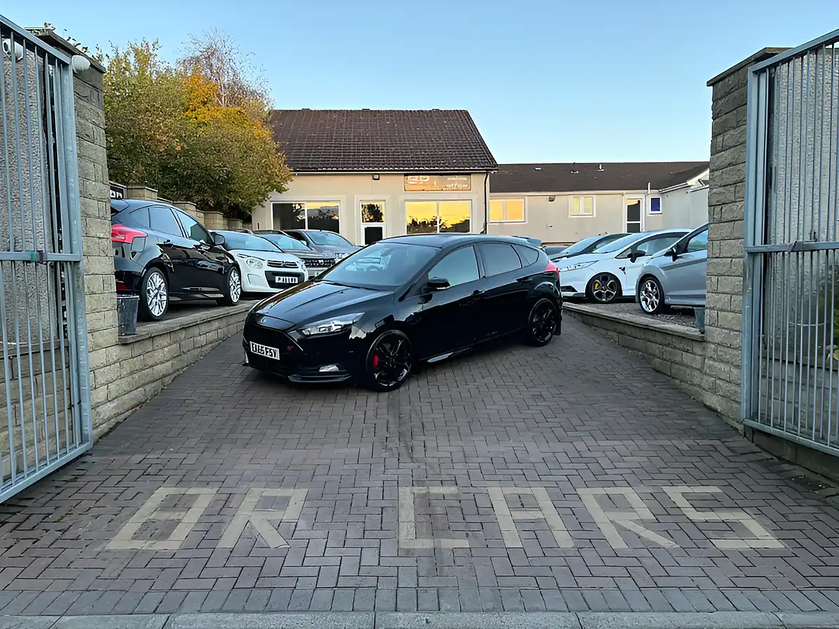 Used 2015 Ford Focus ST-2 Black - Interior and Exterior details 3