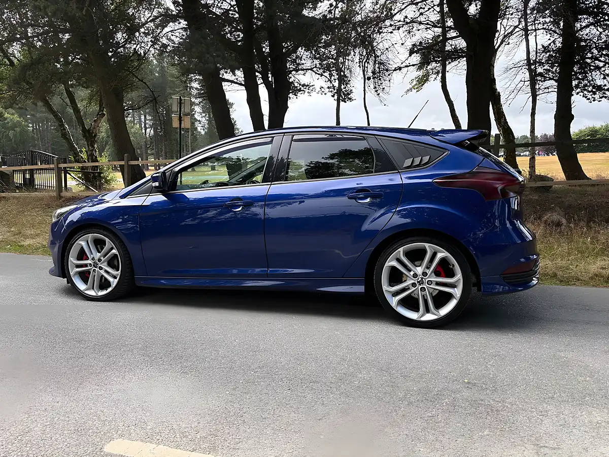 Used 2015 Ford Focus ST-2 Blue - Interior and Exterior details 11
