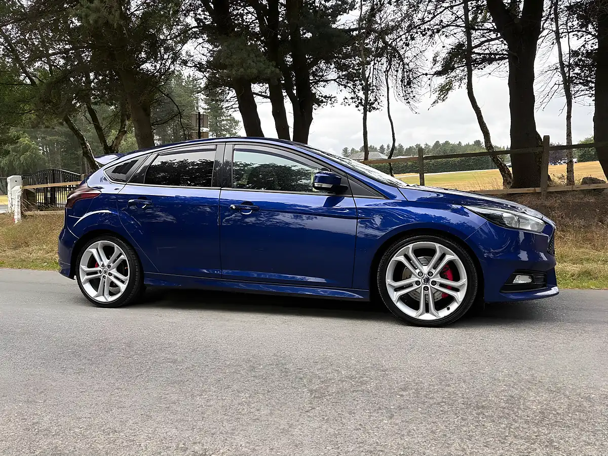 Used 2015 Ford Focus ST-2 Blue - Interior and Exterior details 3