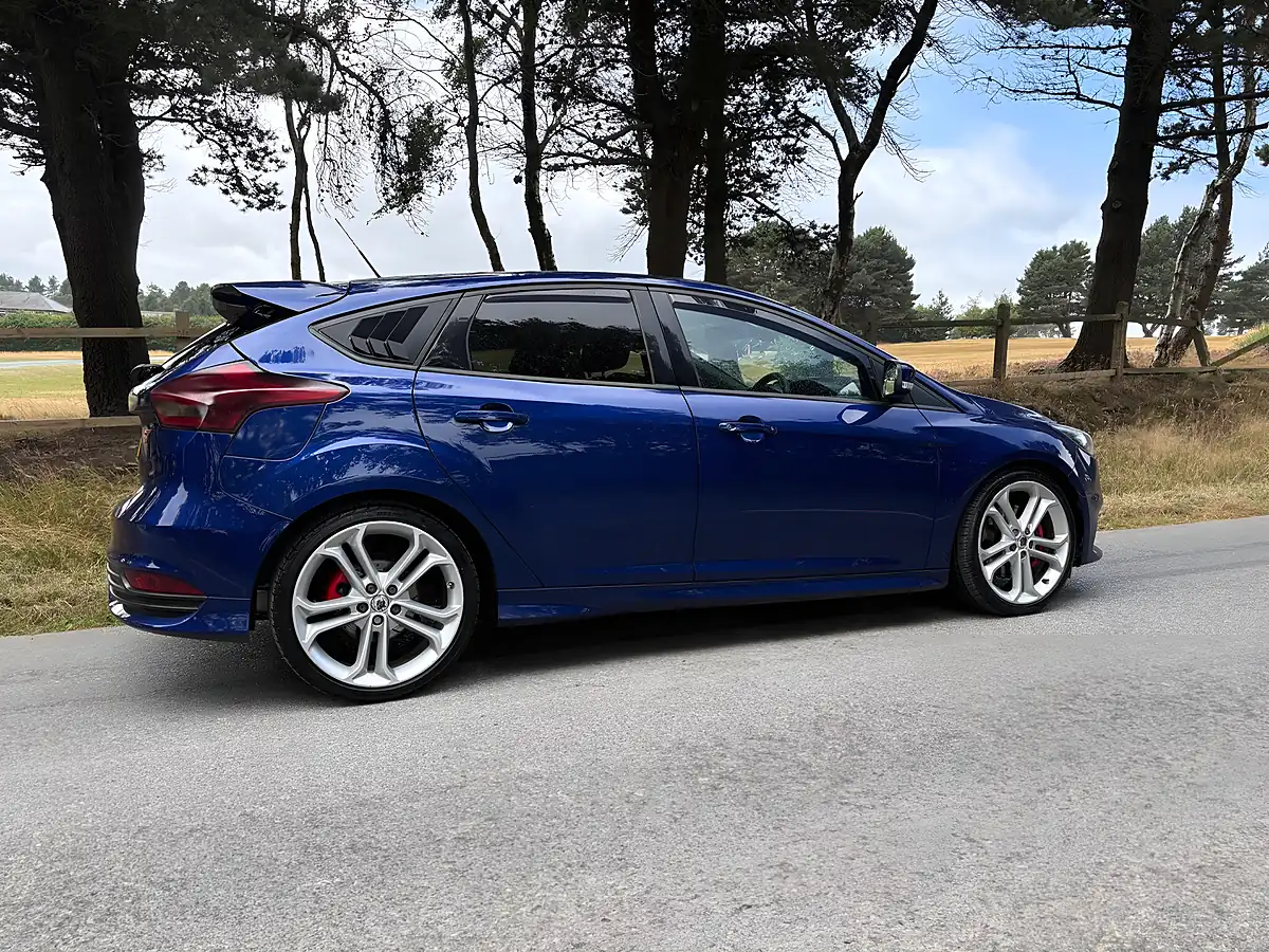 Used 2015 Ford Focus ST-2 Blue - Interior and Exterior details 5