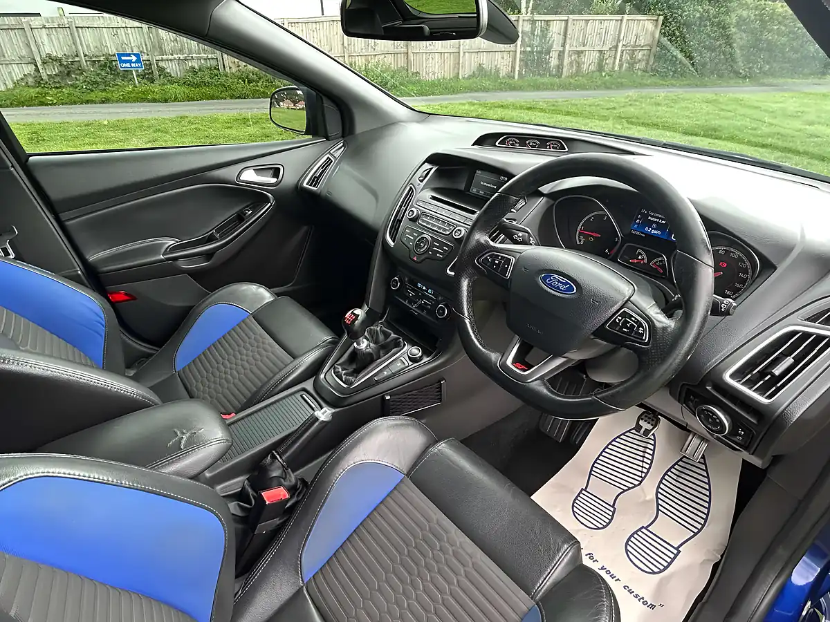Used 2015 Ford Focus ST-2 Blue - Interior and Exterior details 17