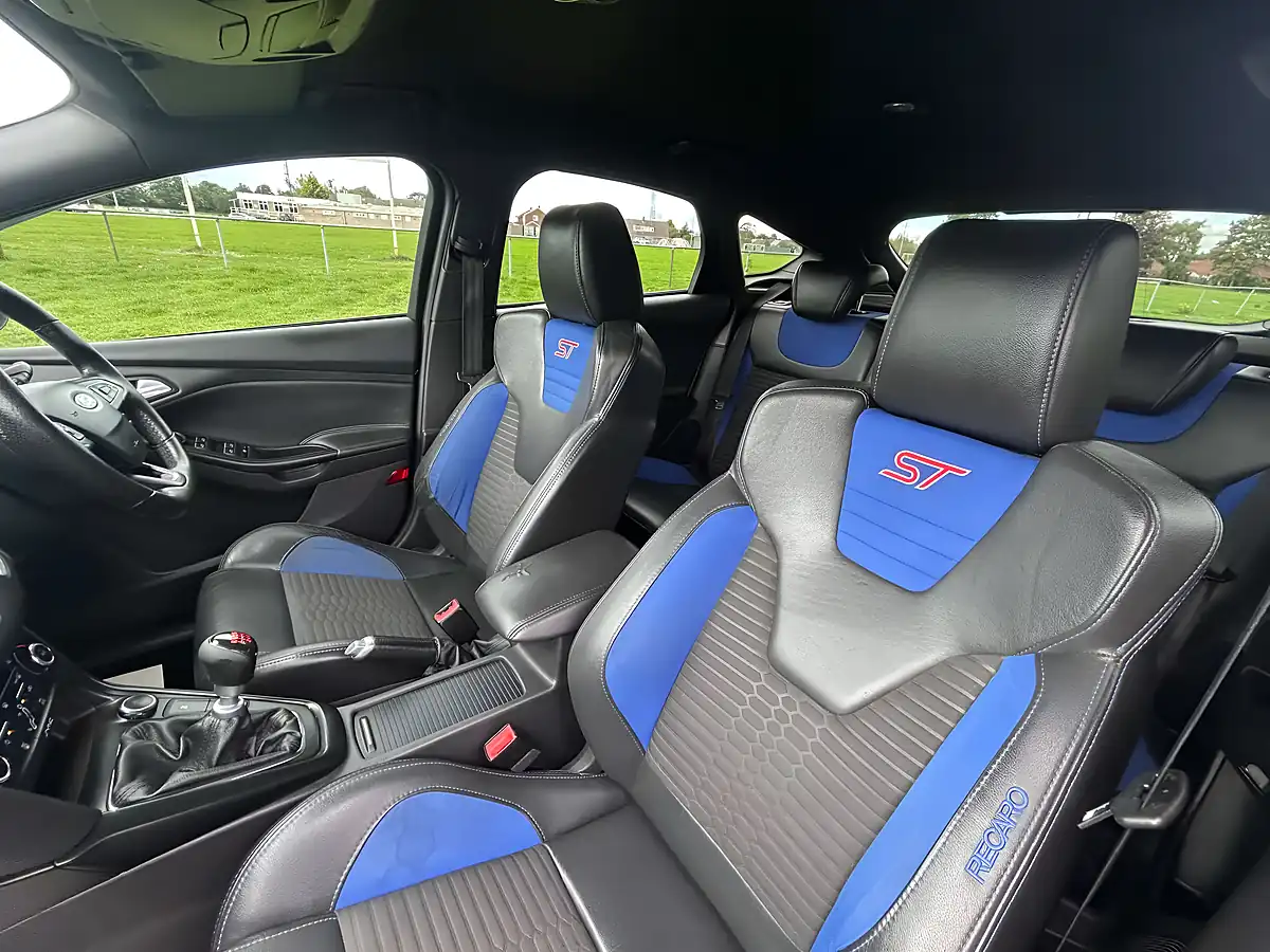 Used 2015 Ford Focus ST-2 Blue - Interior and Exterior details 19