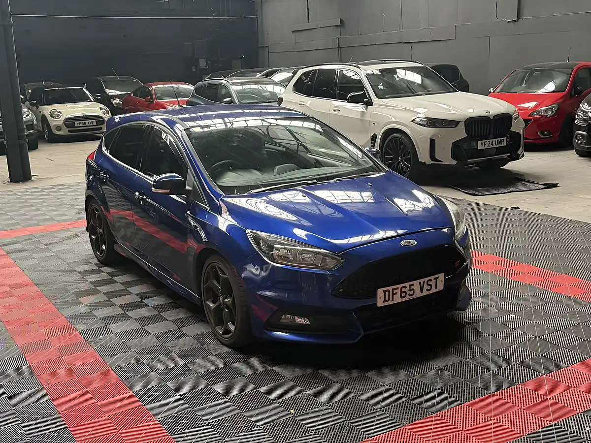 Used 2015 Ford Focus ST-2 Blue - Interior and Exterior details 3