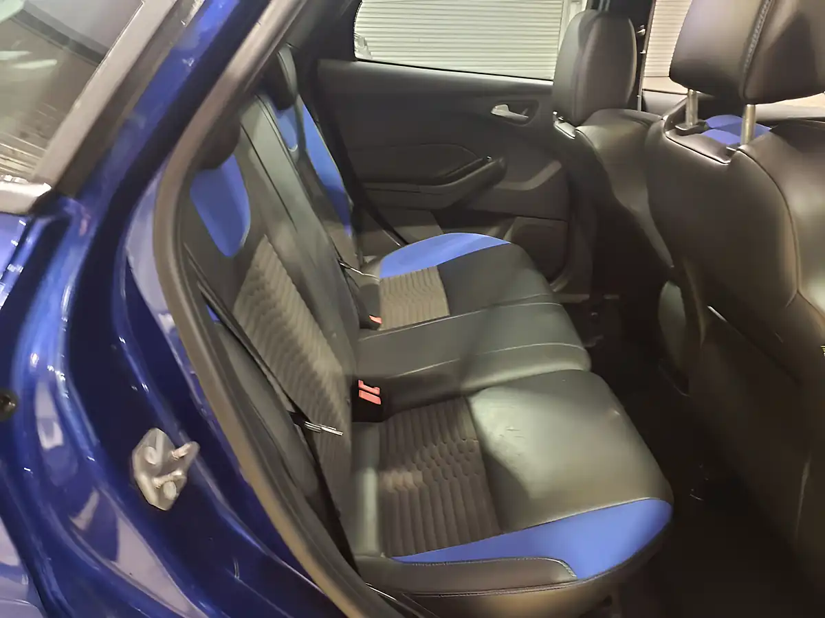 Used 2015 Ford Focus ST-2 Blue - Interior and Exterior details 16