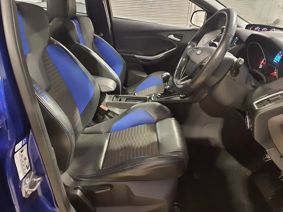 Used 2015 Ford Focus ST-2 Blue - Interior and Exterior details 17