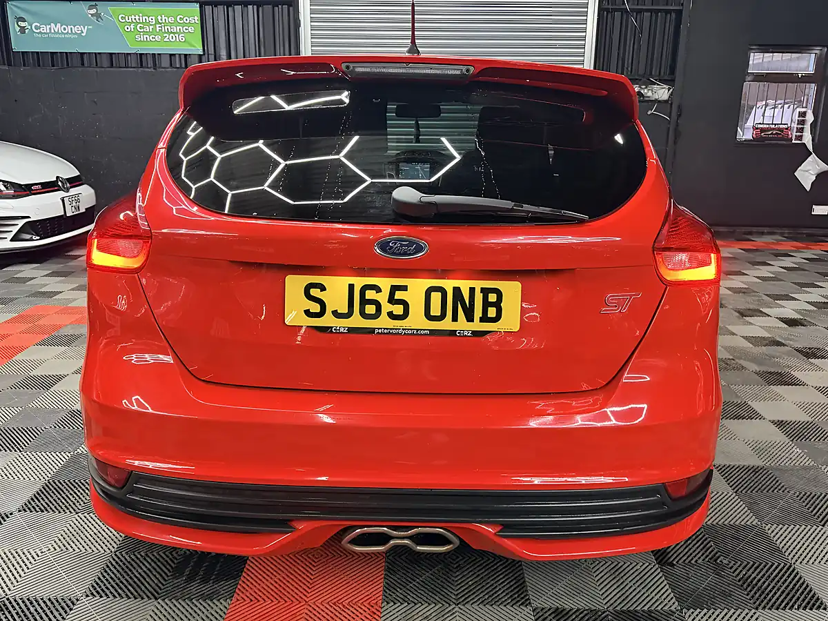Used 2015 Ford Focus ST-2 Red - Interior and Exterior details 10