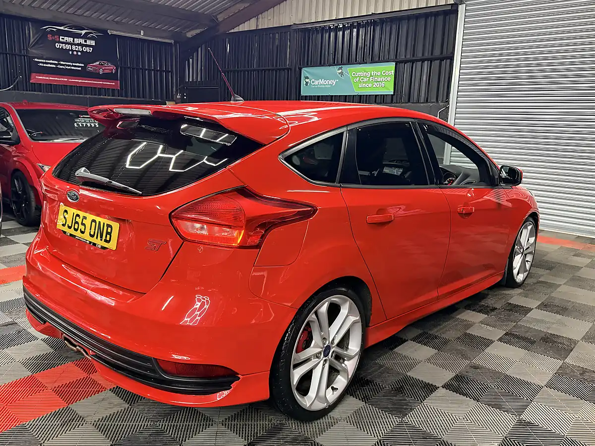 Used 2015 Ford Focus ST-2 Red - Interior and Exterior details 13