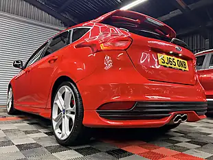 Used 2015 Ford Focus ST-2 Red - Interior and Exterior details 15