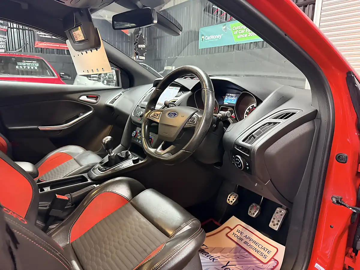 Used 2015 Ford Focus ST-2 Red - Interior and Exterior details 18